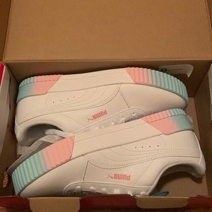 comfortable soft foam rainbow puma shoes. 8.5 in womens